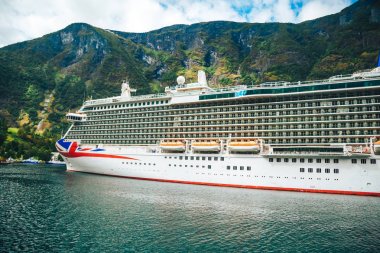 Flam, Norveç'in limanda büyük yolcu gemisi.