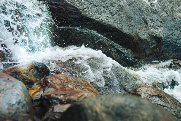 Waterfall beautiful waterfall in the Park Sapokka Finland. The water spray from the waterfall closeup — Stock Photo, Image