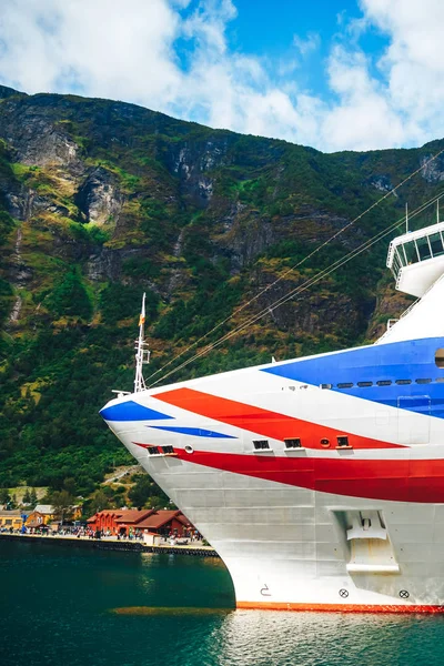 Flam, Norveç'in limanda büyük yolcu gemisi.