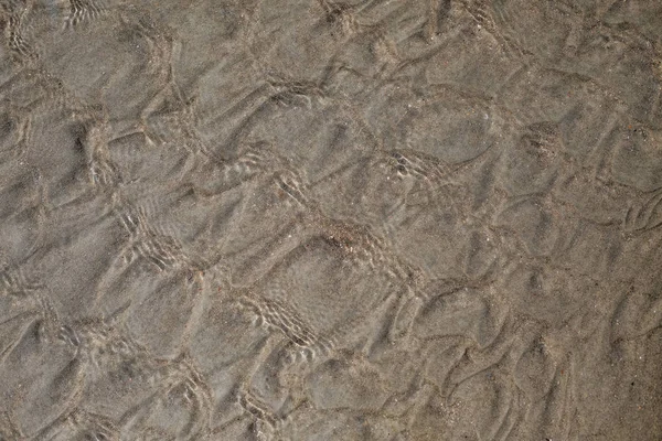 Figura en forma de líneas curvas en la arena en la playa, mak —  Fotos de Stock