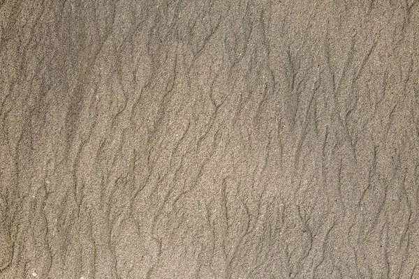 Figura en forma de líneas curvas en la arena en la playa, mak —  Fotos de Stock