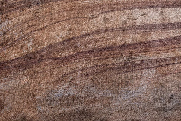Pierre brun rougeâtre avec fissures et taches à la surface — Photo