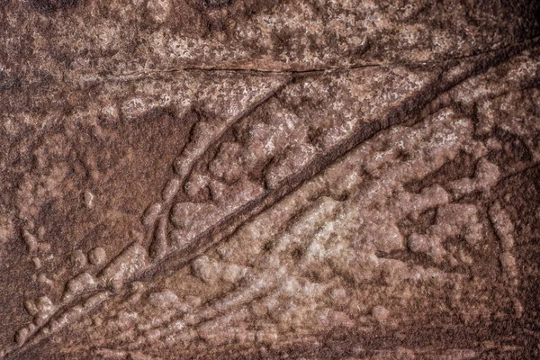 Piedra marrón rojiza con grietas y manchas en la superficie — Foto de Stock