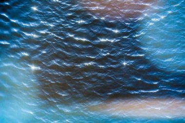 Atlantik Okyanusunda Mavi Su Deseni Öğlen Vaktinde