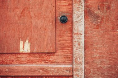Kırmızı kapıyı nexture grange veya soyut önünde