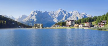 Göl misurina dolomites içinde  