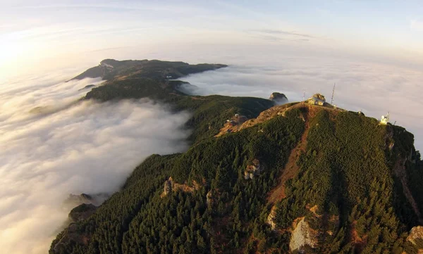 Vue sur la montagne depuis les airs — Photo