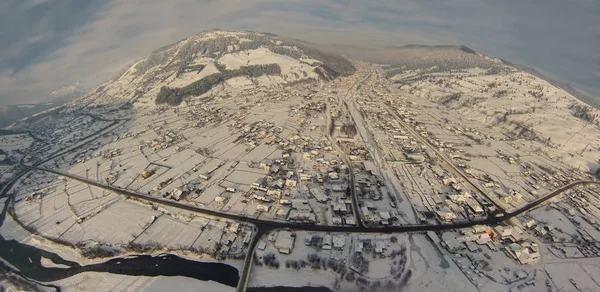 Vista aérea da aldeia de inverno — Fotografia de Stock