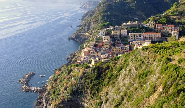 Het oude vissersdorp Riomaggiore — Stockfoto