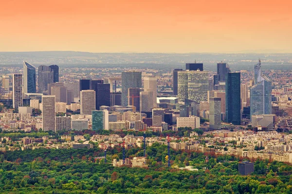 Moderní čtvrti La Défense v Paříži — Stock fotografie