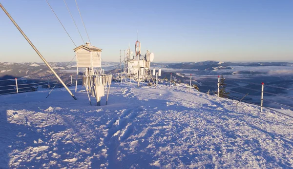 Estación meteorológica en invierno — Foto de Stock