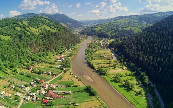 Vue aérienne du village depuis le drone — Photo