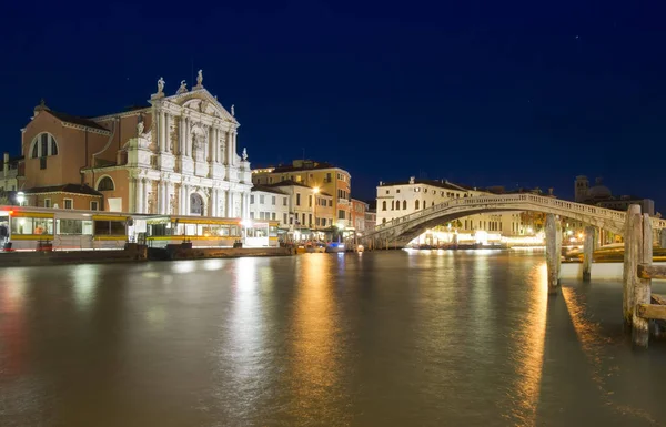Venetië Treinstation 's nachts — Stockfoto