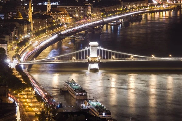 Chain Bridge в Будапеште, ночная сцена — стоковое фото