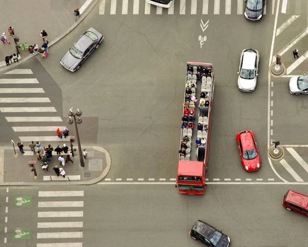 Luchtfoto van voetgangersoversteekplaats op straat — Stockfoto