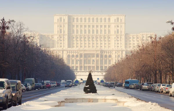 Pohled na Bukurešť budovu parlamentu — Stock fotografie