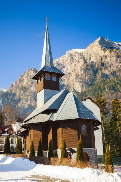 Vieille église Caraiman à Busteni — Photo