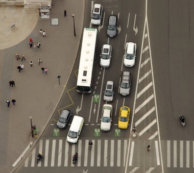 trafik ve otomobil havadan görünümü