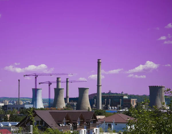 Abstraktes Konzept der Umweltverschmutzung mit petrochemischen Anlagen — Stockfoto