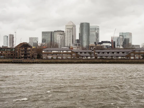 Londres edifícios da cidade de Canary Wharf — Fotografia de Stock