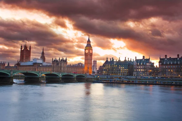 Vacker solnedgång i London city — Stockfoto