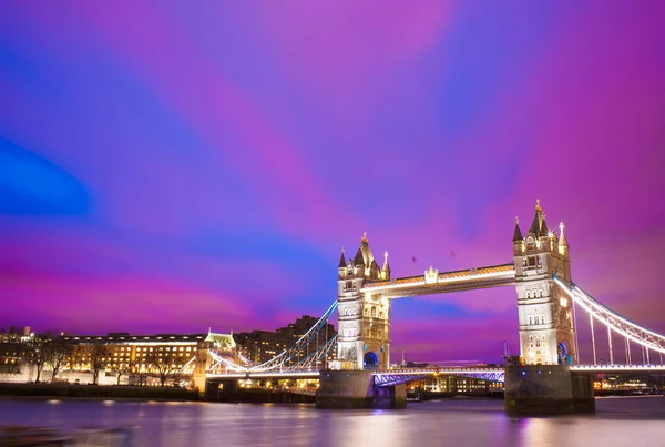 Gyönyörű naplemente a Tower Bridge-London City — Stock Fotó