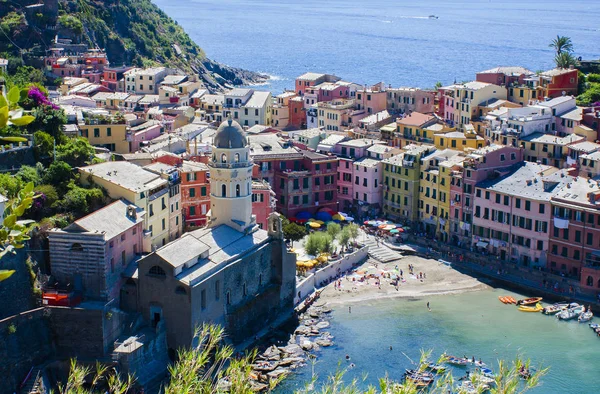 Vernazza rybářská vesnice v Cinque Terre — Stock fotografie