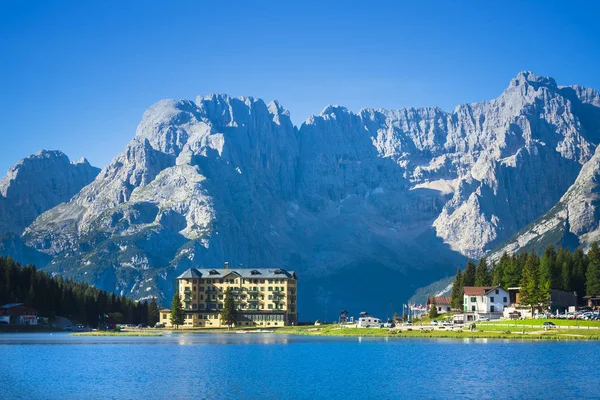 Paisagem de verão no Lago Misurina — Fotografia de Stock