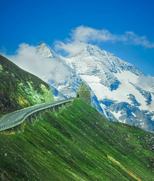 Grossglockner geçişindeki Alp dağ yolu — Stok fotoğraf