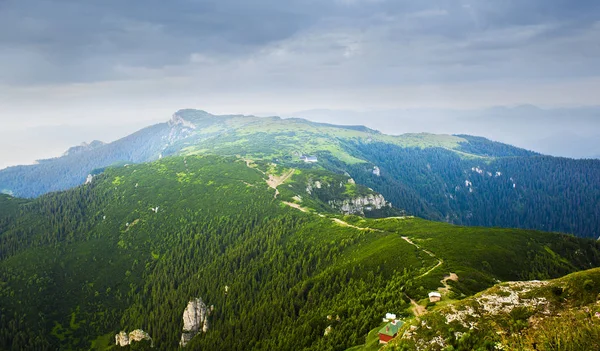 Krajobraz lato w Ceahlau mountain, Rumunia — Zdjęcie stockowe