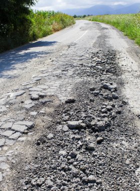 kırık ve hasar kötü yol