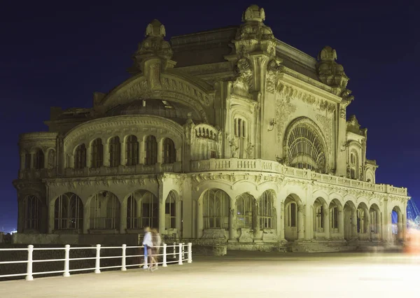 Casino antigo na cidade de Constanta, Romênia. Cena noturna — Fotografia de Stock