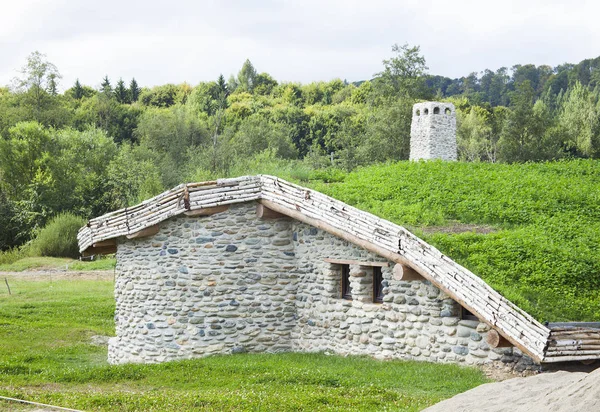 Vikingo detalles de la casa en la naturaleza — Foto de Stock