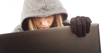 kadın hırsız ya da dizüstü bilgisayar ile hacker