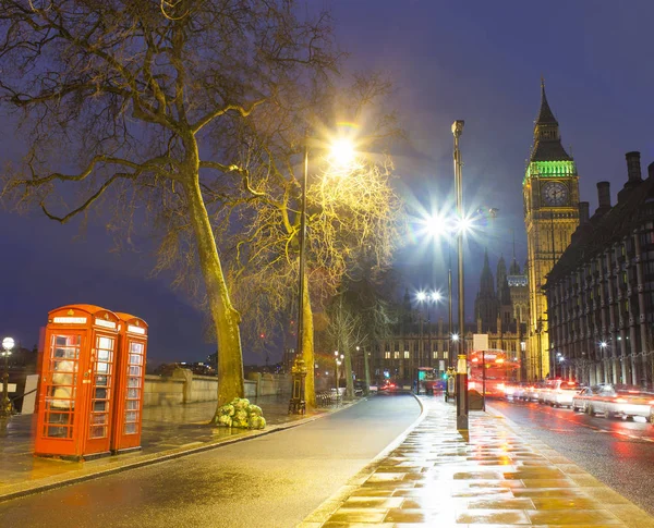 Londra di notte con Big Ben e cabina telefonica — Foto Stock