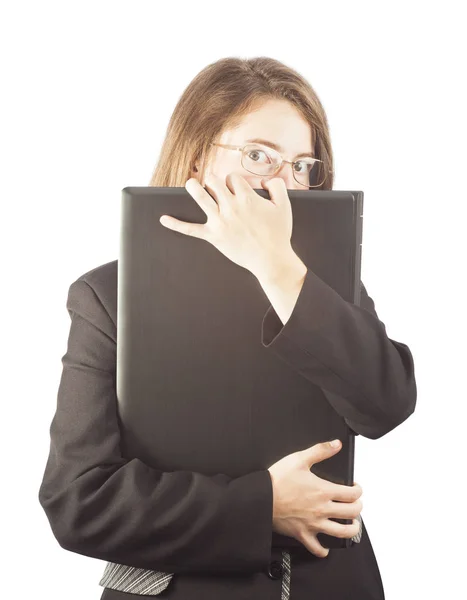女商人持有和保护便携式计算机 — 图库照片