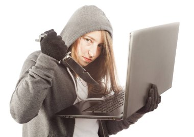 knofe laptop tutan kadın hacker
