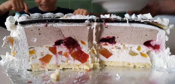 Gâteau Anniversaire Pour Les Enfants Coupe Fraîche — Photo