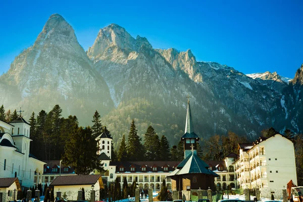 Chiesa Caraiman Romania Bucegi Montagne Sullo Sfondo — Foto Stock