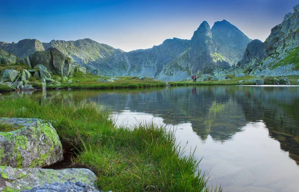 Schöner See Mit Bergreflexion Retezat Rumänien Karpaten — Stockfoto