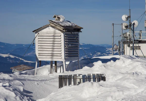 Stazione Meteo Nel Paesaggio Montano Invernale Romania — Foto Stock