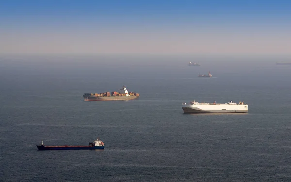 Viele Frachtschiffe Warten Auf Hafeneinfahrt Industriebild — Stockfoto