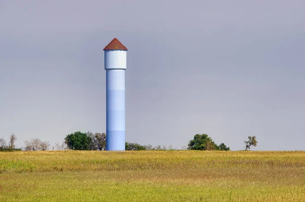 Vieja torre de vigilancia en el campo — Foto de Stock