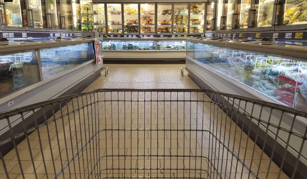 Iasi Румыния Января 2018 Года Корзина Покупок Супермаркете Kaufland — стоковое фото