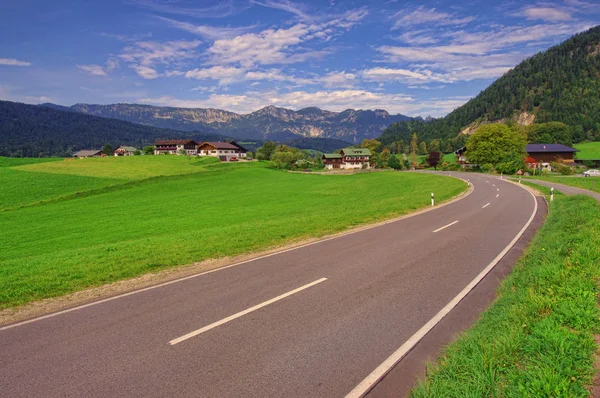街道在巴伐利亚的山 德国阿尔卑斯 — 图库照片