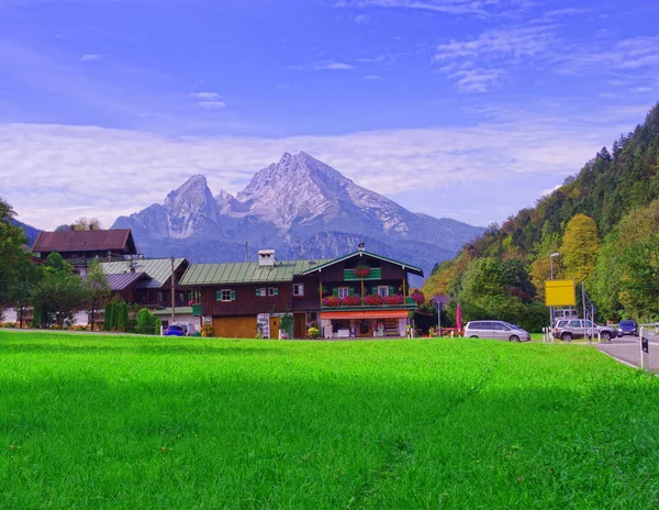 Prado e Alpes montanhas da Alemanha. Berchtesgaden e Wazzman — Fotografia de Stock