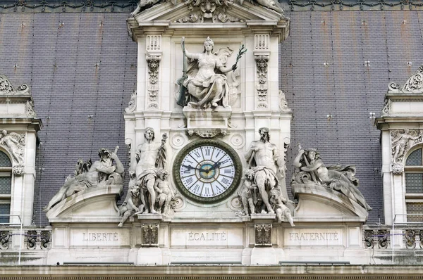 Liberte Egalite 圣母在巴黎市政厅大楼的座右铭 — 图库照片