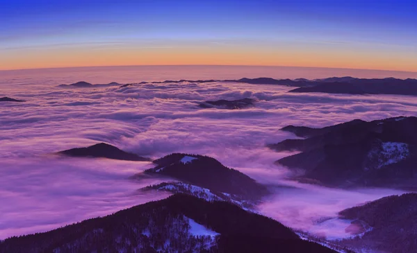 Schöner Sonnenuntergang Oder Sonnenaufgang Über Den Wolken Rumänien — Stockfoto