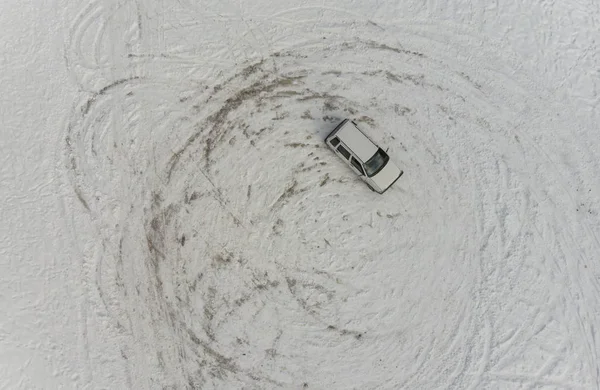 Macchina Alla Deriva Nella Neve Vista Aerea — Foto Stock