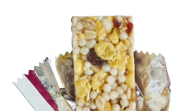 白い背景に分離された甘い穀物バー — ストック写真